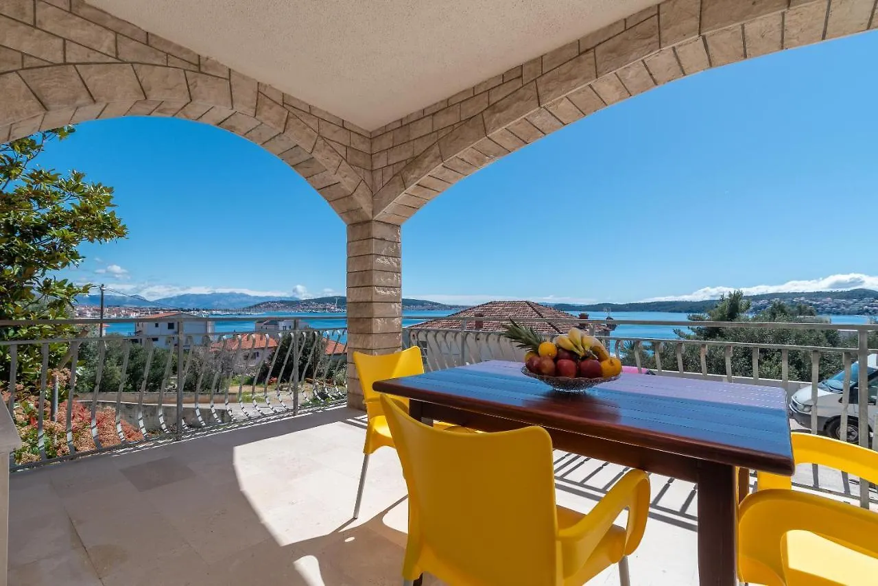 Bikaca 1 Apartment Trogir 0*,